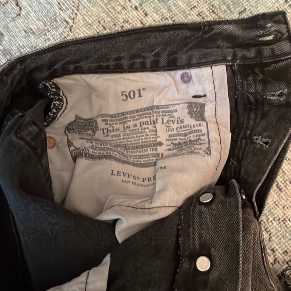 Black Levi’s 501 - Picture 5 of 5